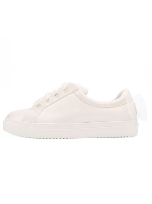 Model Emily er en super sød sneaker til bruden. Skoene er i satin og har en sløjfe på hælen