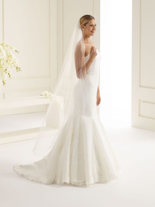 Bianco Evento. Enkeltlaget mellemlangt slør med rullesømskant. Creme, soft, 170 cm.