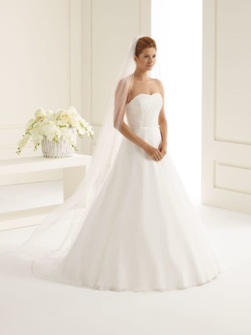 Bianco Evento. S166. Langt enkeltlaget slør med rullesømskant. Creme, soft, 220 cm. 