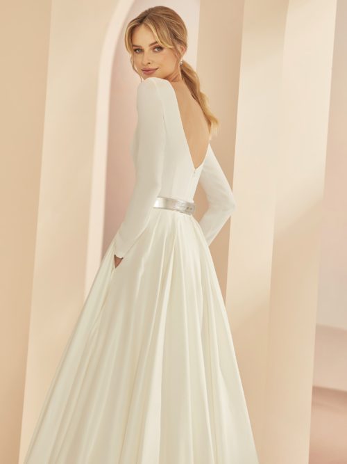 Bianco Evento. Model E-351. Langærmet body i georgette.