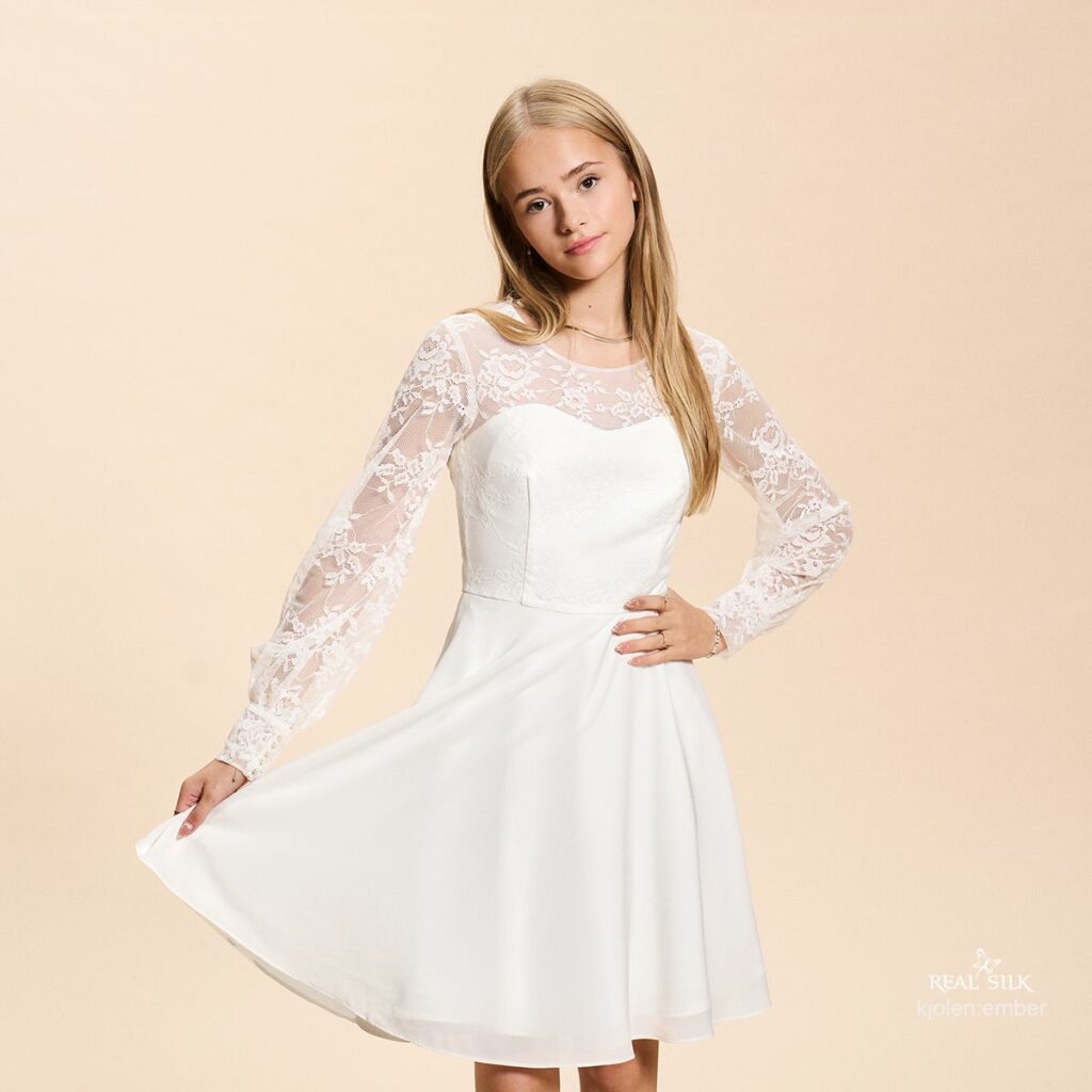 Realsilk konfirmationskjole 2025. Model Embere