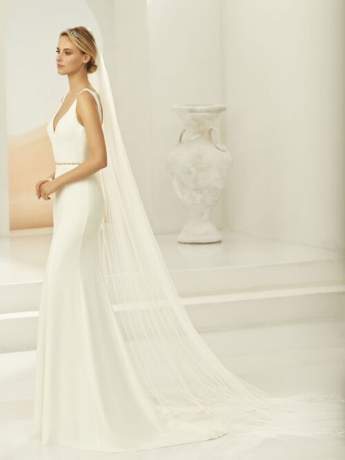 Bianco Evento. Slør. Model S-389. Langt Ivory slør i soft tyl med satinkant. Længden er 250 cm.