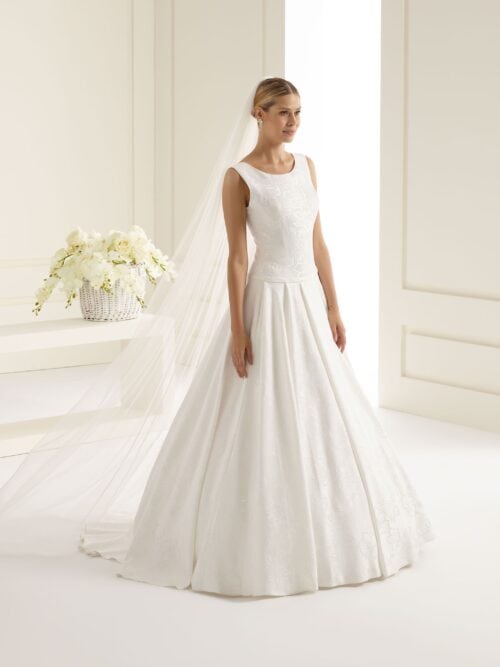 Bianco Evento. Model S-226. Langt slør med klippet kant. Soft. Ivory. 250 cm.