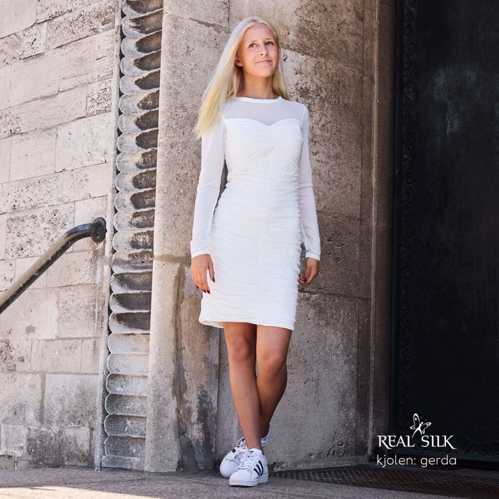 Realsilk konfirmationskjole 2026. Model Gerda - front