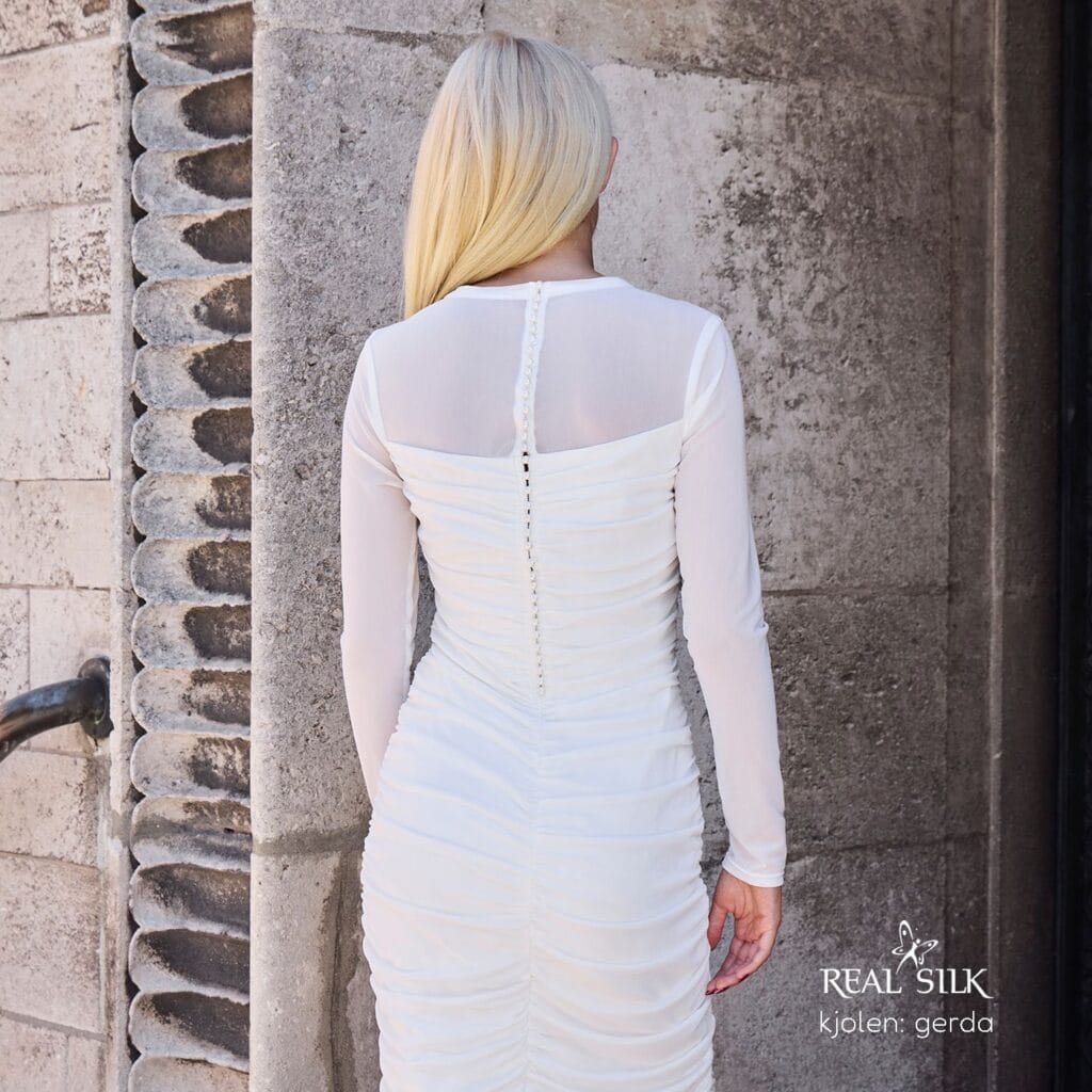 Realsilk konfirmationskjole 2026. Model Gerda - ryg