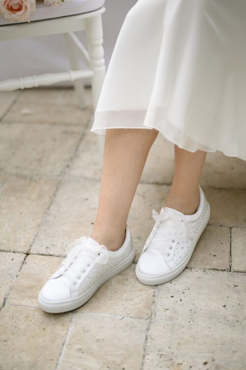 G. Westerleigh. Model Natalie. Ivory sneakers med krystaller.