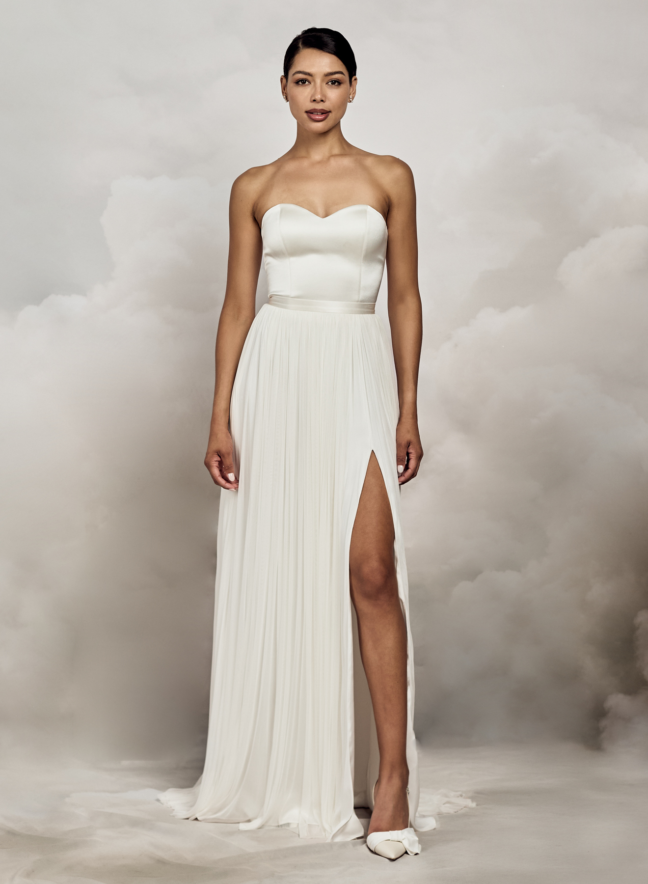 Catherine Deane. Model Tara skirt. Smukt A-line skørt i silketyl. Skørtet har høj slidt, satinbånd i taljen og satin knapper som lukning pagpå.