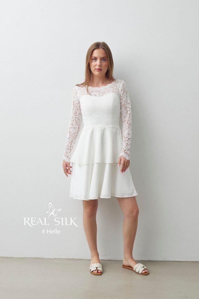 Real Silk Helle konfirmationskjole med lange blondeærmer, peplumtalje og kort skørt i to lag
